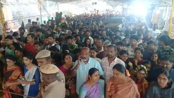 Marudamalai Thaipusam devotees