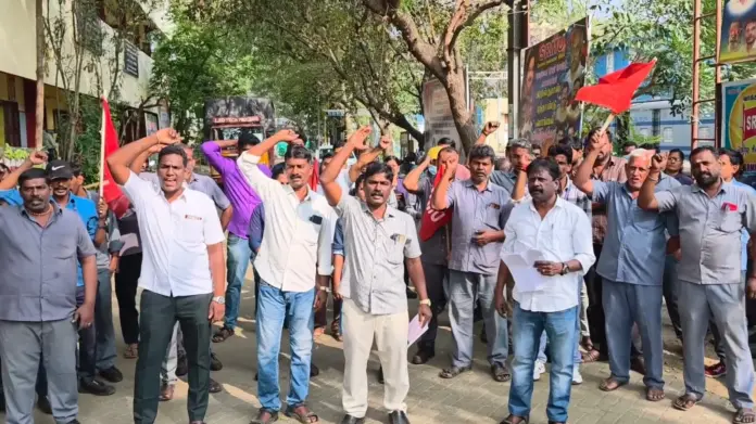 coimbatore-railway-workshop-employees-protest-demands Railway workshop employees in Coimbatore staged a protest demanding pay hike, vacancy filling, faster pay commission, and welfare measures. கோவை ரயில்வே பணிமனை, Railway employees protest Coimbatore, லோக்கோ பைலட் கோரிக்கைகள், Indian Railways vacancies, Railway pay commission, Coimbatore railway agitation, CCL leave demand, Railway privatization protest Railway employees protest Coimbatore