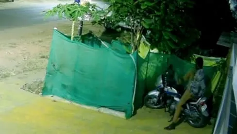 Bike theft CCTV footage