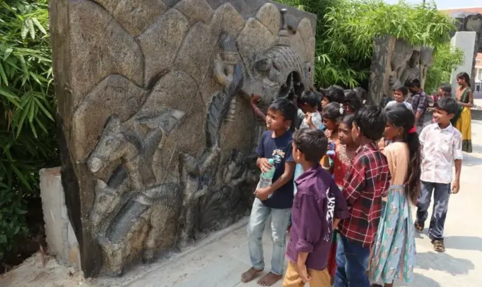 Semmozhi Poonga students visit