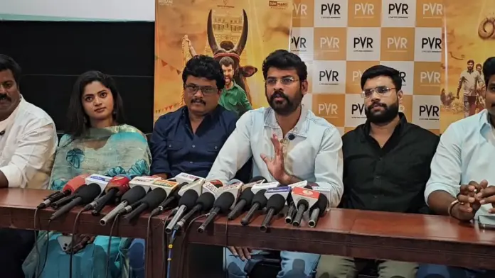 Vadam movie team meets fans at Brookefields Mall Coimbatore