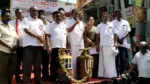 dmk-alliance-protest-commercial-gas-cylinder-shortage-coimbatore வணிக கேஸ் சிலிண்டர் தட்டுப்பாட்டுக்கு மத்திய அரசை குற்றம்சாட்டி கோவையில் திமுக மற்றும் கூட்டணி கட்சியினர் சிலிண்டருக்கு நாமம் போட்டு ஆர்ப்பாட்டம் நடத்தினர். கோவை திமுக ஆர்ப்பாட்டம், commercial gas cylinder shortage, DMK alliance protest, coimbatore news today, coimbatore latest news today, மத்திய அரசு கண்டனம், ரத்தினபுரி போராட்டம், gas cylinder issue DMK protest over gas shortage