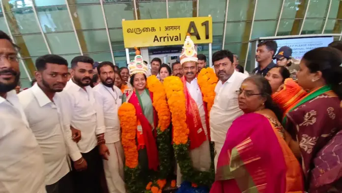 Vanathi and L Murugan welcome