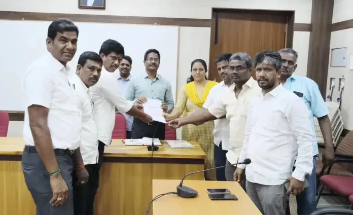 tasmac workers demand government job