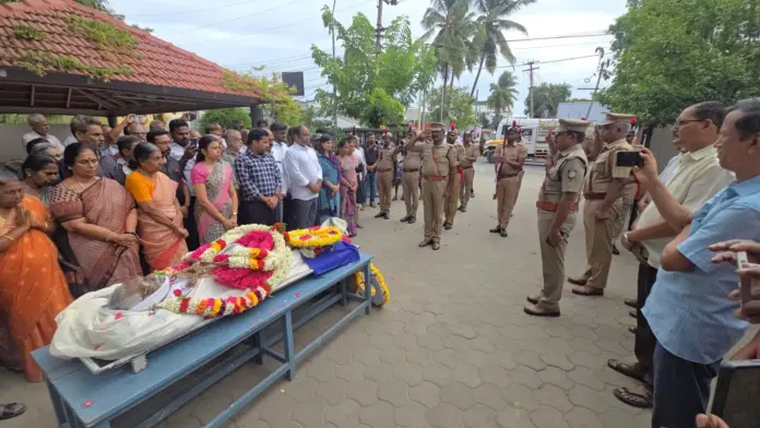 Kanimozhi Santhosh pays tribute