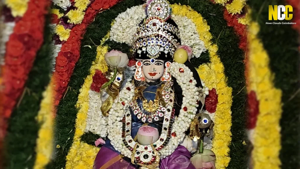 மலர் அலங்காரத்தில் ஸ்ரீ ஆண்டாள்